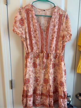 Trendy boutique Peach Floral V-Neck Blouse